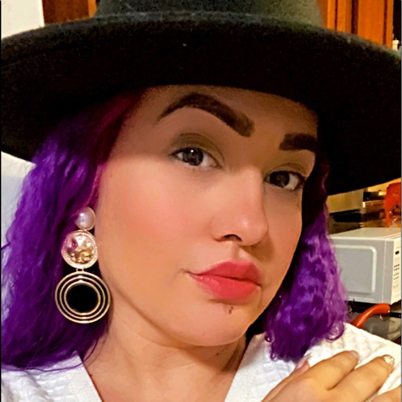 Meet your Posher, Yolanda - Picture 4 of 4